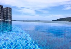 Swimming Pool 2 Homesuite' Home @ Jesselton Quay