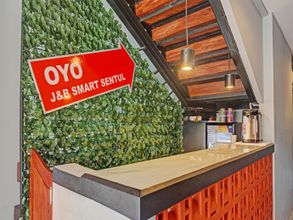 Lobi 4 Super OYO Capital O 92765 J&b Smart Sentul