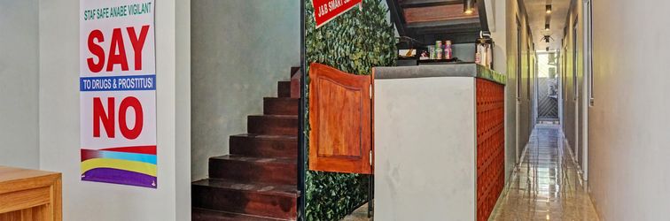 Lobby Super OYO Capital O 92765 J&b Smart Sentul