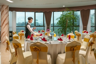 Restaurant 4 Nesta Hotel - West Lake