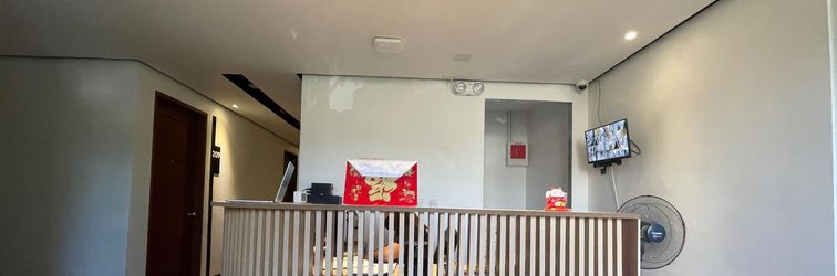 Lobi OYO 982 Boulevard Pension House