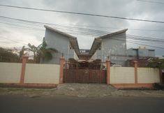 Exterior 3 OYO 92783 Wisma Bunda Syariah Near Man Pinrang