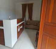 Lobi 6 SPOT ON 92777 Leheran Homestay