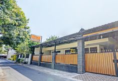 Exterior 2 SPOT ON 92785 Wisma Trubus  Syariah