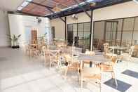 Bar, Cafe and Lounge Wakayapa Syariah Residence