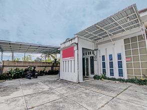 외관 4 Hotel O Penginapan Puti SyariahNearBandara Sultan Syarif Kasim II