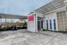 외관 Hotel O Penginapan Puti SyariahNearBandara Sultan Syarif Kasim II