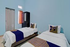 침실 Hotel O Penginapan Puti SyariahNearBandara Sultan Syarif Kasim II