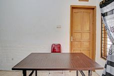 로비 Hotel O Penginapan Puti SyariahNearBandara Sultan Syarif Kasim II