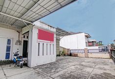 외관 3 Hotel O Penginapan Puti SyariahNearBandara Sultan Syarif Kasim II