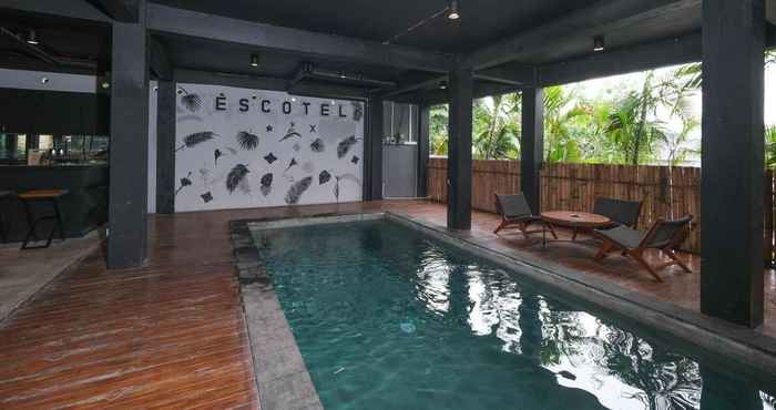 สระว่ายน้ำ Escotel Krisnantara Guest House