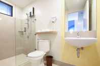 In-room Bathroom HOP INN Tomas Morato Quezon City