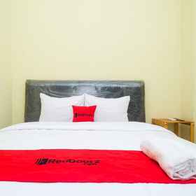 RedDoorz near Tirtonadi Park Solo 1, Hotel Javenir Resto Colomadu