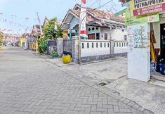 Exterior 4 OYO 92816 Ana Homestay 