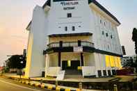 Bên ngoài Hotel Apsara Temerloh