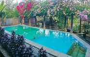 Swimming Pool 2 Capital O 92836 Villa Kampoeng Katineung