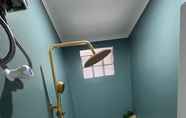 In-room Bathroom 7 MD villa Lembang