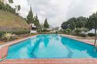 Swimming Pool Urbanview Resort Anty Cisarua Tugu Puncak by RedDoorz