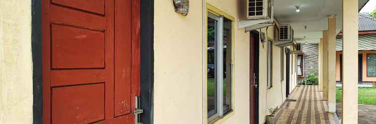 Lobi RedDoorz Syariah near Terminal Alam Barajo Jambi