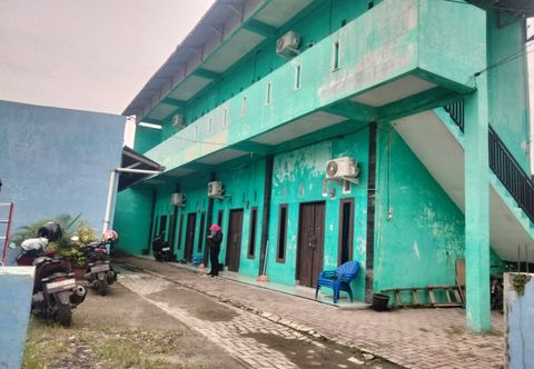 Exterior SPOT ON 92839 Nany Asoka Syariah Near Anyong Cafe Studio