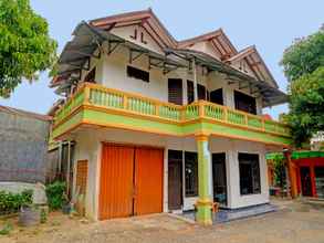 Bangunan 4 SPOT ON 92856 Home Stay Syariah Aom Kusman