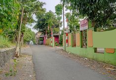 Exterior 7 SPOT ON 92856 Home Stay Syariah Aom Kusman