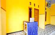 Lobby 6 OYO 92848 Tri D Homestay Syariah