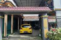 Exterior SPOT ON 92857 Kos Haji Jakfar Syariah