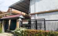 Exterior 4 SPOT ON 92857 Kos Haji Jakfar Syariah