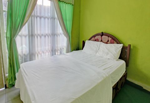 침실 Hotel O Dienda Hayu Near Alun Alun Tastura