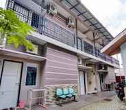 Exterior 2 OYO 92861 Raya Guest House Syariah