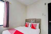 Bedroom OYO 92861 Raya Guest House Syariah