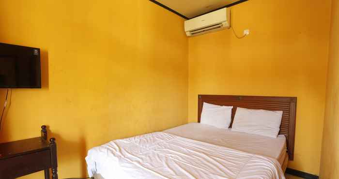 Phòng ngủ OYO 92865 Guest House Pandita