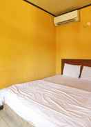 BEDROOM OYO 92865 Guest House Pandita