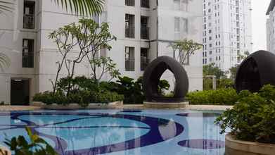 Kolam Renang 4 U Stay Living Bassura City Apartment