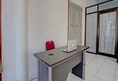 Lobby 6 Collection O 92897 Hotel Intan Near Kantor Syahbandar Bawean