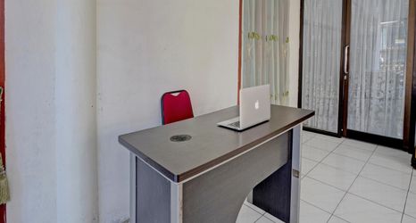 Lobby 2 Collection O 92897 Hotel Intan Near Kantor Syahbandar Bawean