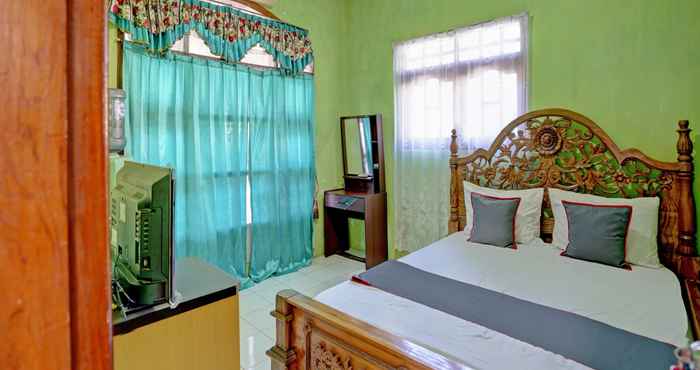 Bedroom Capital O 92897 Hotel Intan