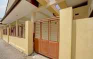 Luar Bangunan 7 SPOT ON 92902 Sunyoto Homestay Syariah