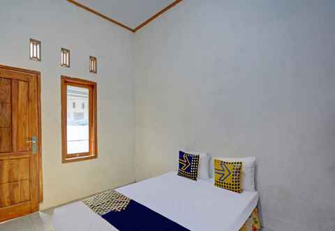 Kamar Tidur SPOT ON 92906 Surya Indah Homestay Syariah