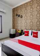 BEDROOM OYO 92907 Miranda Hotel Syariah