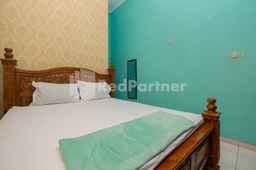 Hotel Wisata Ziarah Sunan Bonang Syariah Mitra RedDoorz, AU$22