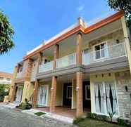 Bên ngoài 4 Three B Villa Batu Malang