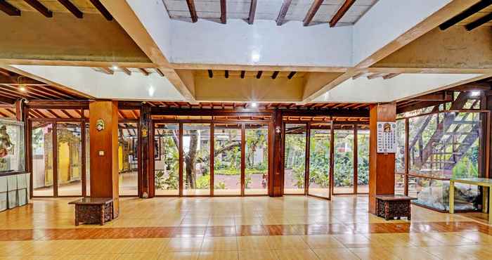 Lobby OYO 92927 Griya Ayu Minahasa