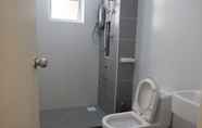 In-room Bathroom 5 Dwi Aliff 2103A Aliff Avenue by Natol