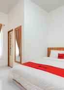 BEDROOM RedDoorz Plus Syariah near Mall Boemi Kedaton Lampung