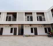 Exterior 2 RedDoorz Plus Syariah near Mall Boemi Kedaton Lampung