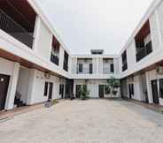 Exterior 6 RedDoorz Plus Syariah near Mall Boemi Kedaton Lampung