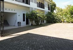 Exterior 3 Hotel O Kost Putih Syariah