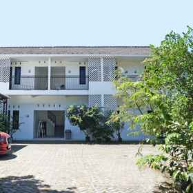 Exterior / Building 1 Hotel O Kost Putih Syariah, Wonodadi Hotels